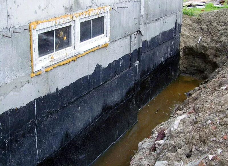 Цоколь в воде