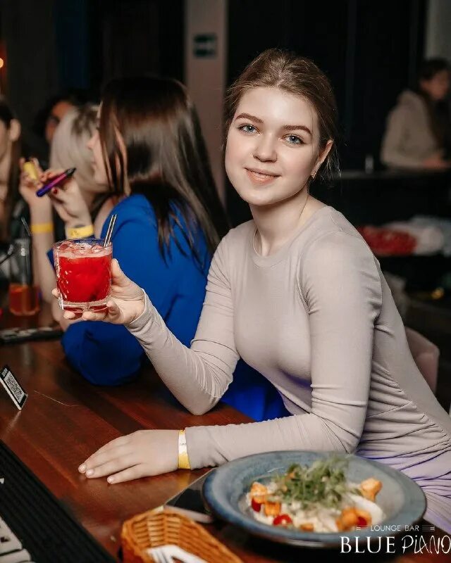 Папа бар виладж москва. Элтон джон бар новосибирск. Клуб элтон новосибирск. Элтон бар новосибирск. Новосибирск бар элтон бар новосибирск.