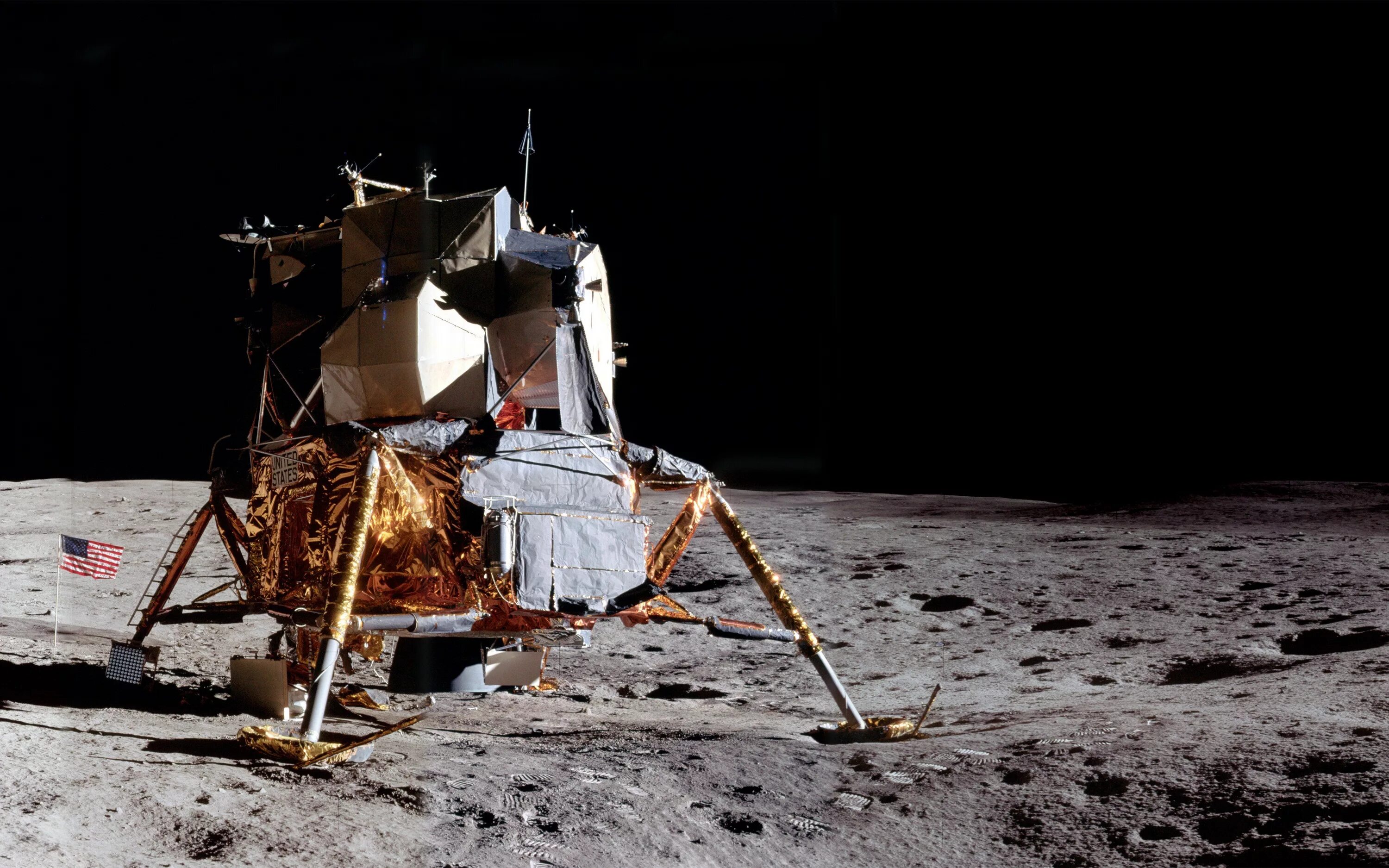 Космический корабль Аполлон 11. Лунный модуль Аполлон 11. Lunar Lander космический аппарат. Лунный модуль корабля Аполлон 11.