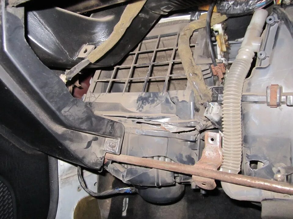 Заслонка забора воздуха. Заслонка рециркуляции воздуха Mazda CX-5. Заслонка рециркуляции Мазда 3 бл. Заслонка рециркуляции воздуха Мазда 3 BL. Забор воздуха на мазде 3.