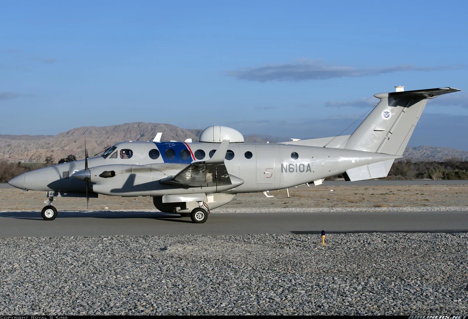 Аир б. Beech King Air 350er. King Air b300er Scorpion. Beechcraft super King Air 350er. Beech 300 super King Air 350.