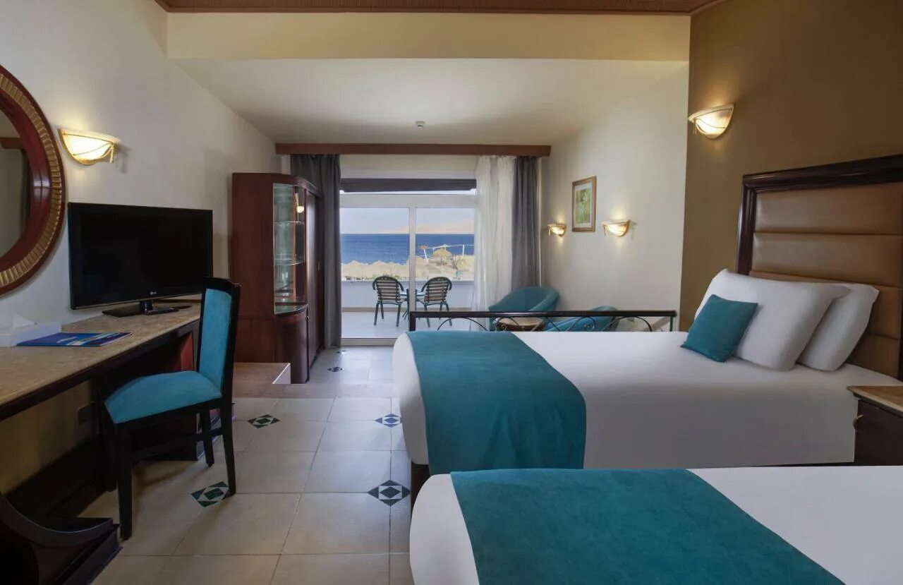 Дессоле пирамиса хургада резорт 5. Отель pyramisa sahl hasheesh resort. Отзывы отель пирамиса. Пирамиса шарм-эль-шейх номера. Отель пирамиса шарм эль шейх фото.