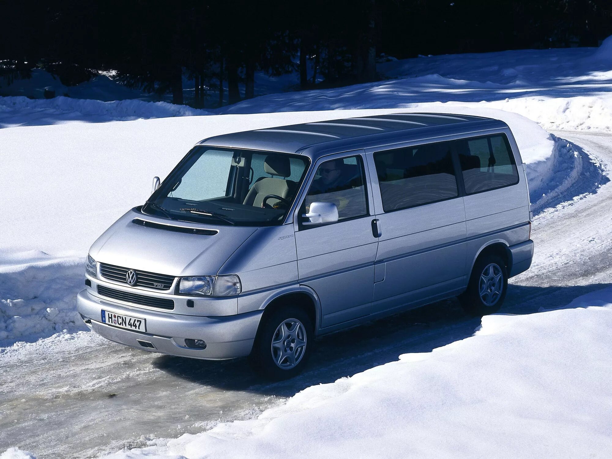 Купить фольксваген мультивен т4. Фольксваген Мультивен т4. Volkswagen Transporter t4 минивэн. Фольксваген Транспортер 1996. Фольксваген Мультивен 1996.