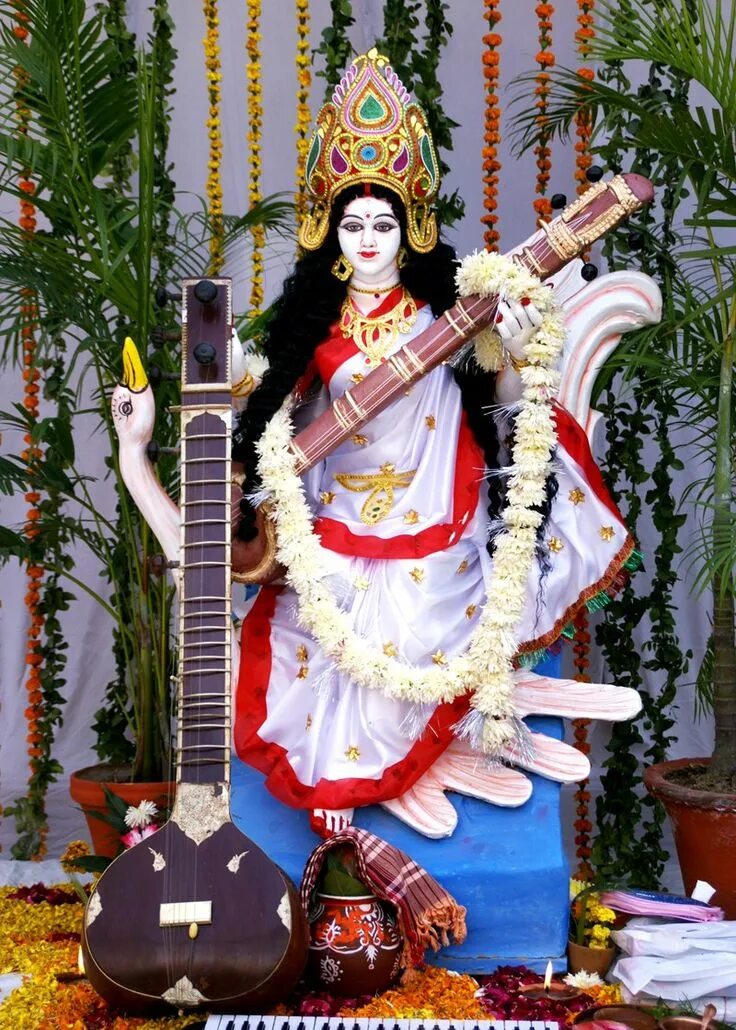 Сарасвати клуб. Сарасвати Пуджа. Saraswati Puja. Сарасвати богиня мудрости. Акшамала Сарасвати.