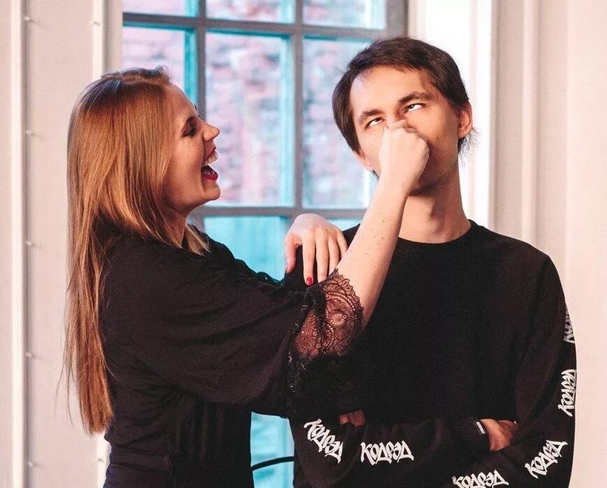 Маша давай. Маша арзамасова фото. Маша и медведь лыжню книжка. Маша арзамасова блоггер. Маша и медведь лыжню книга.