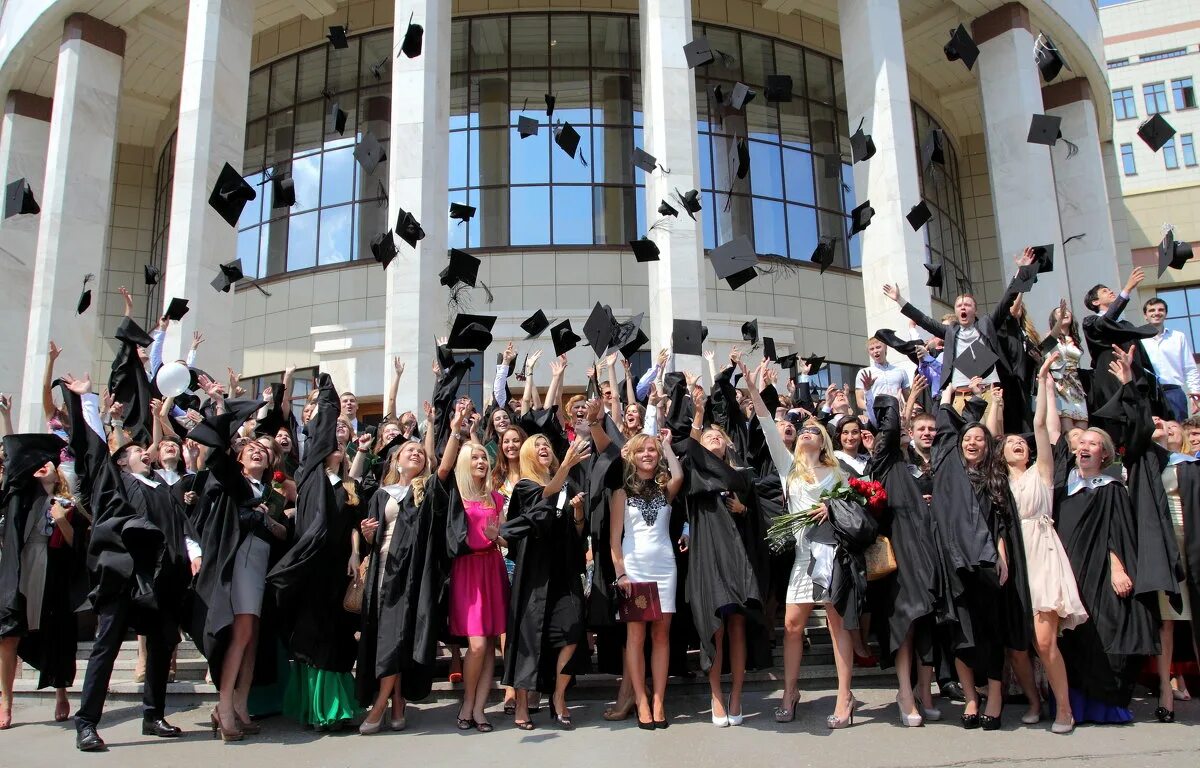 Московская школа экономики мгу. Актовый зал главного здания мгу. Вручение красных дипломов мгу. Вручение красных дипломов мгу. Мгу вручение.