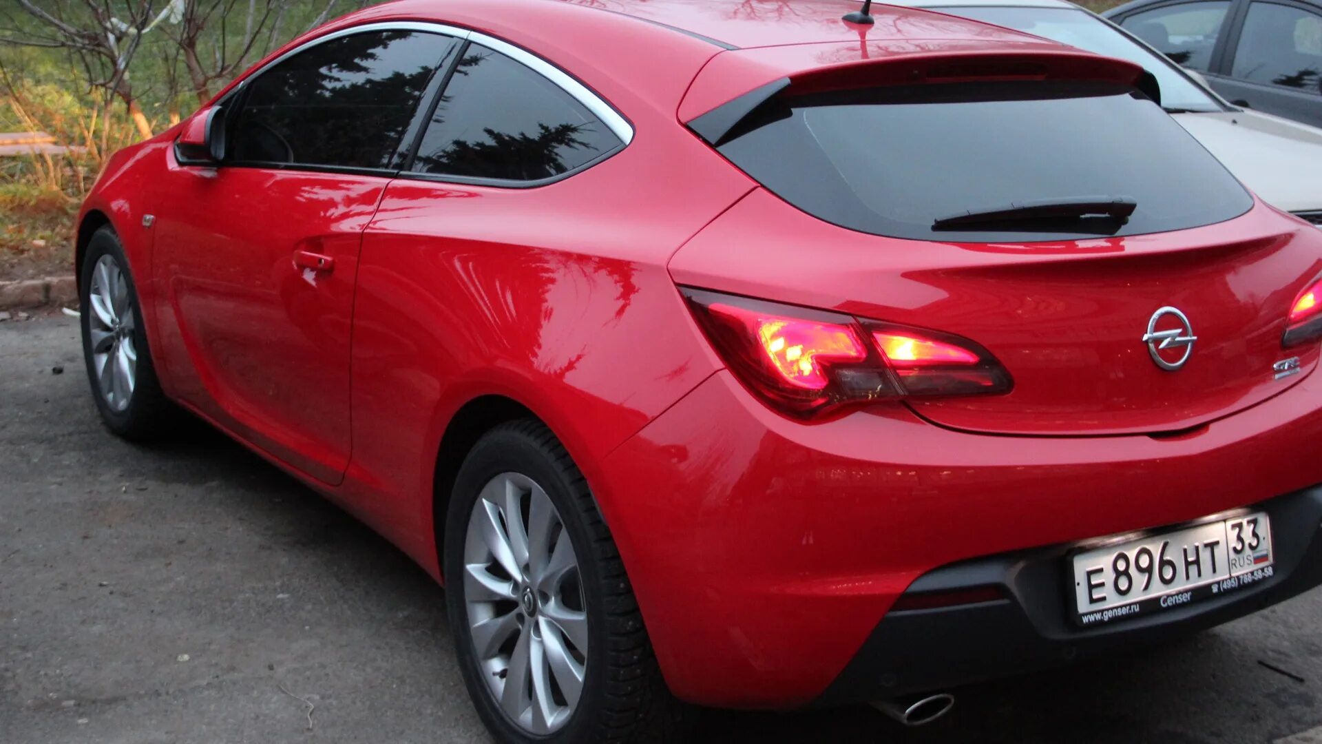 Red astra. Opel astra gtc 2012 красная. opel astra j красная. opel gtc красный.