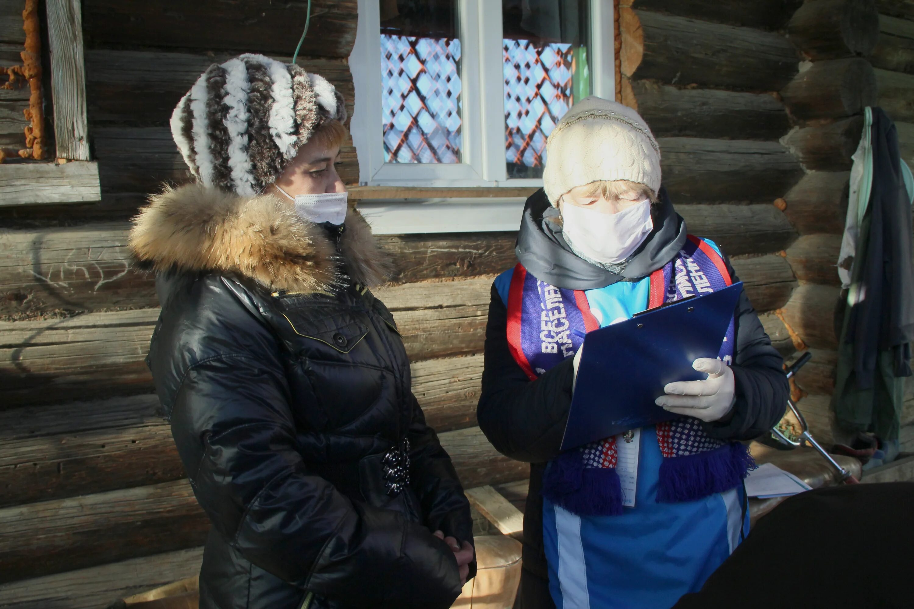 Перепись в молдове. Перепись населения фото. Люди в отдаленных районах. Переписчики населения 2021 фото. Перепись населения п. Малошуйка 1990 год.