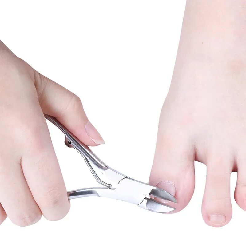 Подстричь ногти старому. Правильная стрижка ногтей на ногах. Правильное подстригание ногтей на ногах. Ножницы для ногтей на ногах.