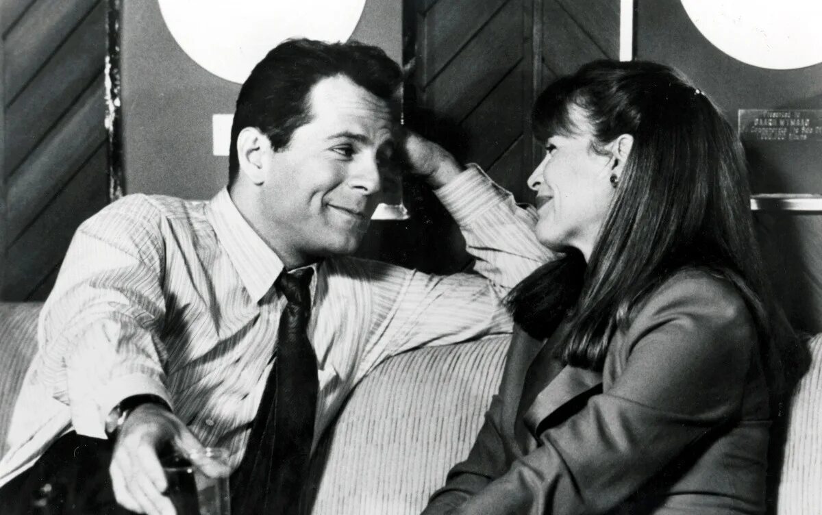 Свидание вслепую слишком идеально. Свидание вслепую картинки. Свидание вслепую прикол. Свидание вслепую слишком идеально. Брюс уиллис свидание вслепую 1987.