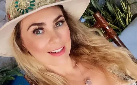Aracely Arámbula baila sensual en bikini verde Lifestyle.