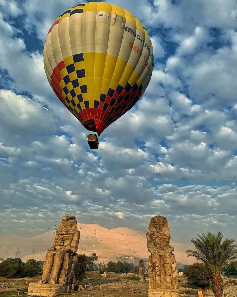 Египет воздушное пространство. Луксор Египет воздушные шары. Луксор полет на воздушном шаре. Люксор воздушный шар. Полет на воздушном шаре в Луксоре.