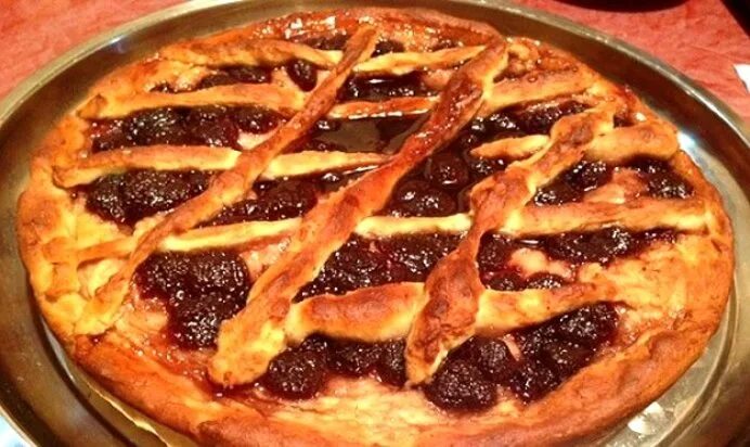 Пирог из варенья. Бисквитный пирог с вареньем на скорую руку. Пирог с вареньем на молоке. Пирог с вареньем в духовке на молоке. Пирог с вареньем в духовке на молоке.