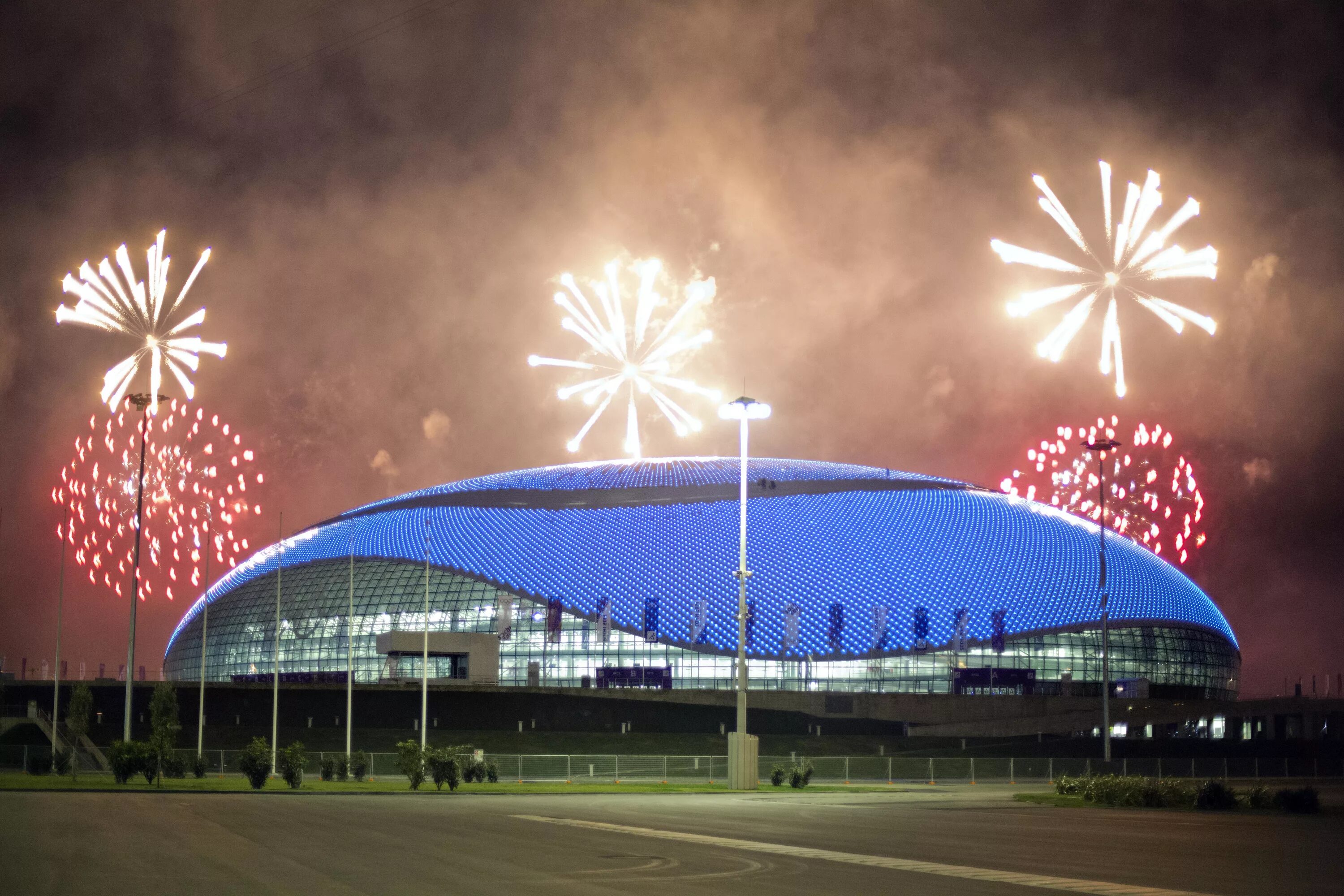 Year stadia. Стадион Олимпийских игр в Сочи. Стадион Фишт салют.