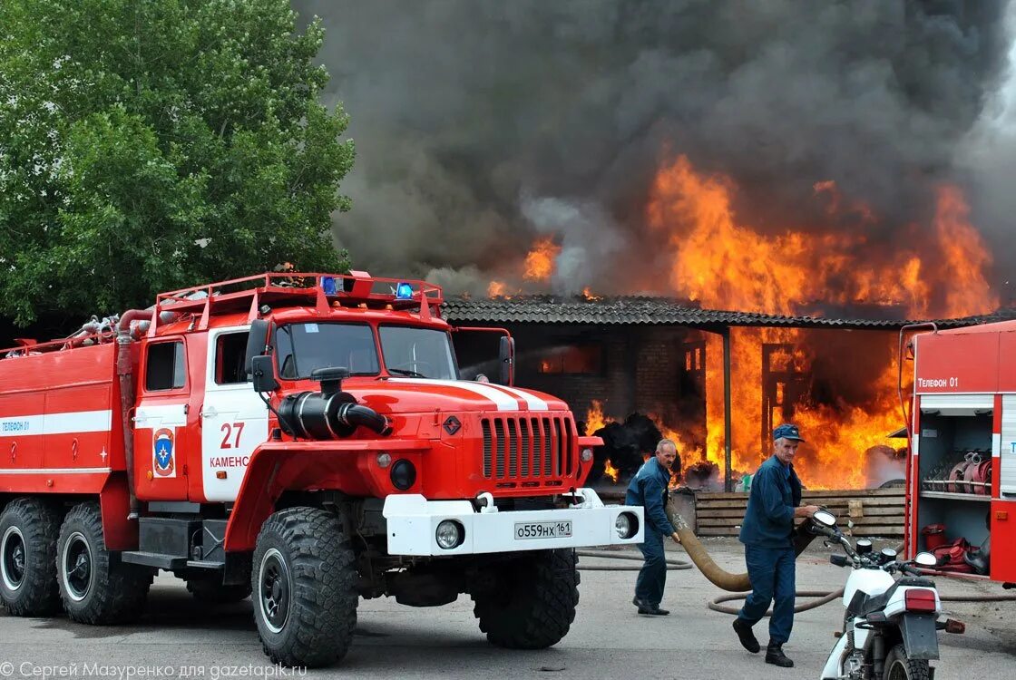 Пожарный 01 рф. Пожарная машина. Пожарные. Пожарная охрана. Пожарный автомобиль.