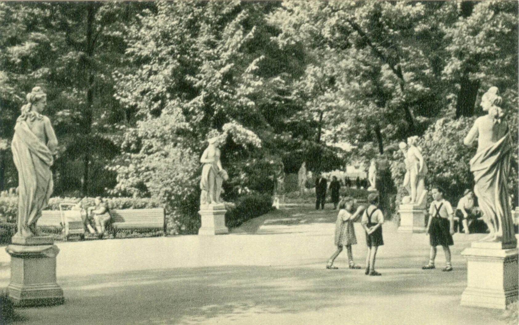 Парк 1941 года. Парк горького в ленинграде. Парк горького 1960. Московский парк 1941 года в цвете. Парк 1941 года.