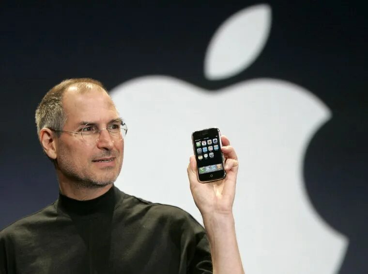 Код стив джобс. Iphone 2007. steve jobs iphone 1. стив джобс с айфоном. стив джобс 2007.