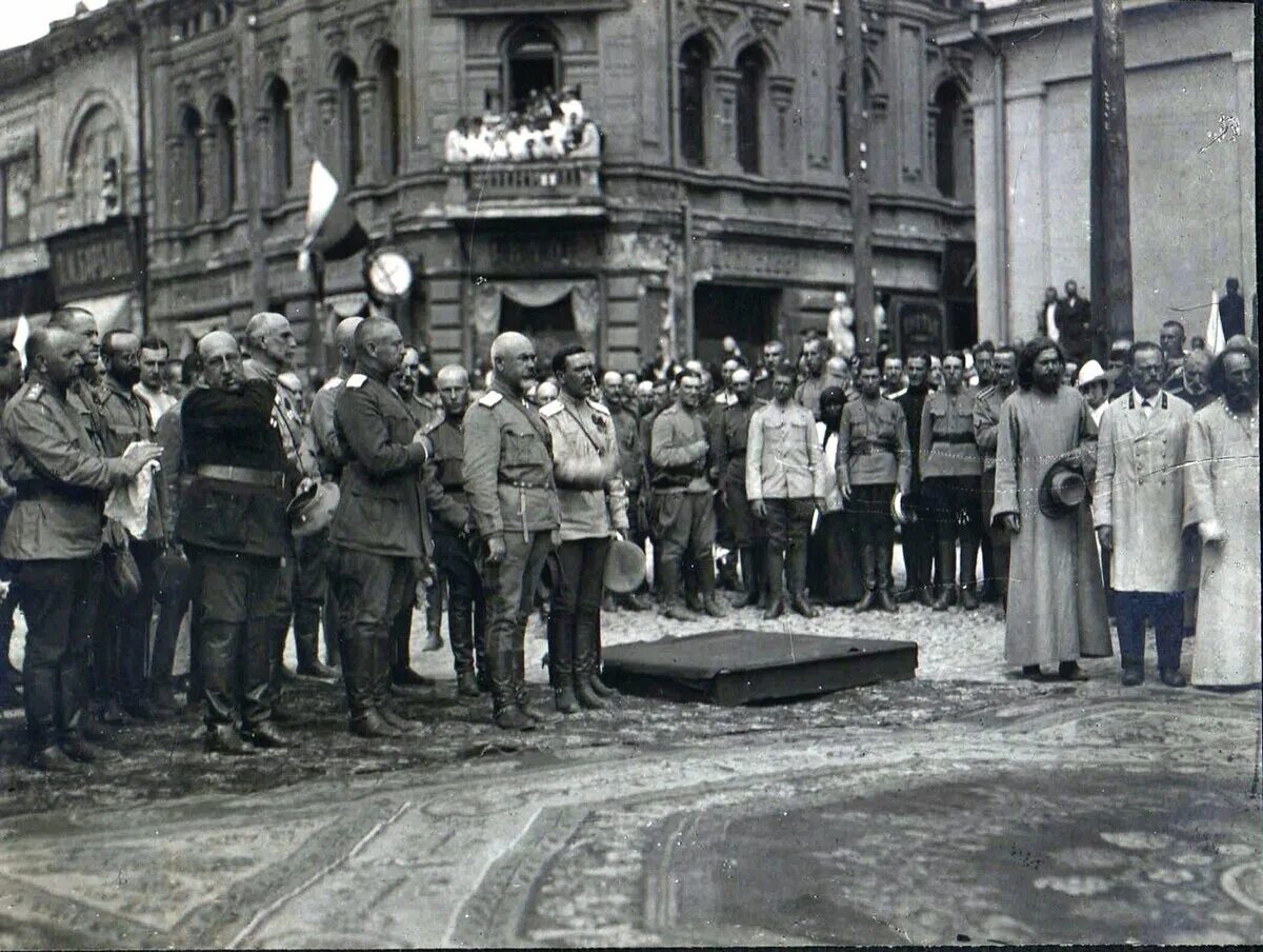 4 декабря 1917. Белые в Харькове 1919. Генерал Деникин в Харькове. Добровольческая армия Новочеркасск.