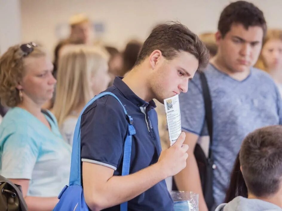 Спбгу студенты. Абитуриенты выдержат. Абитуриенты выдержат. Абитуриенты выдержат. Школьники и абитуриенты.