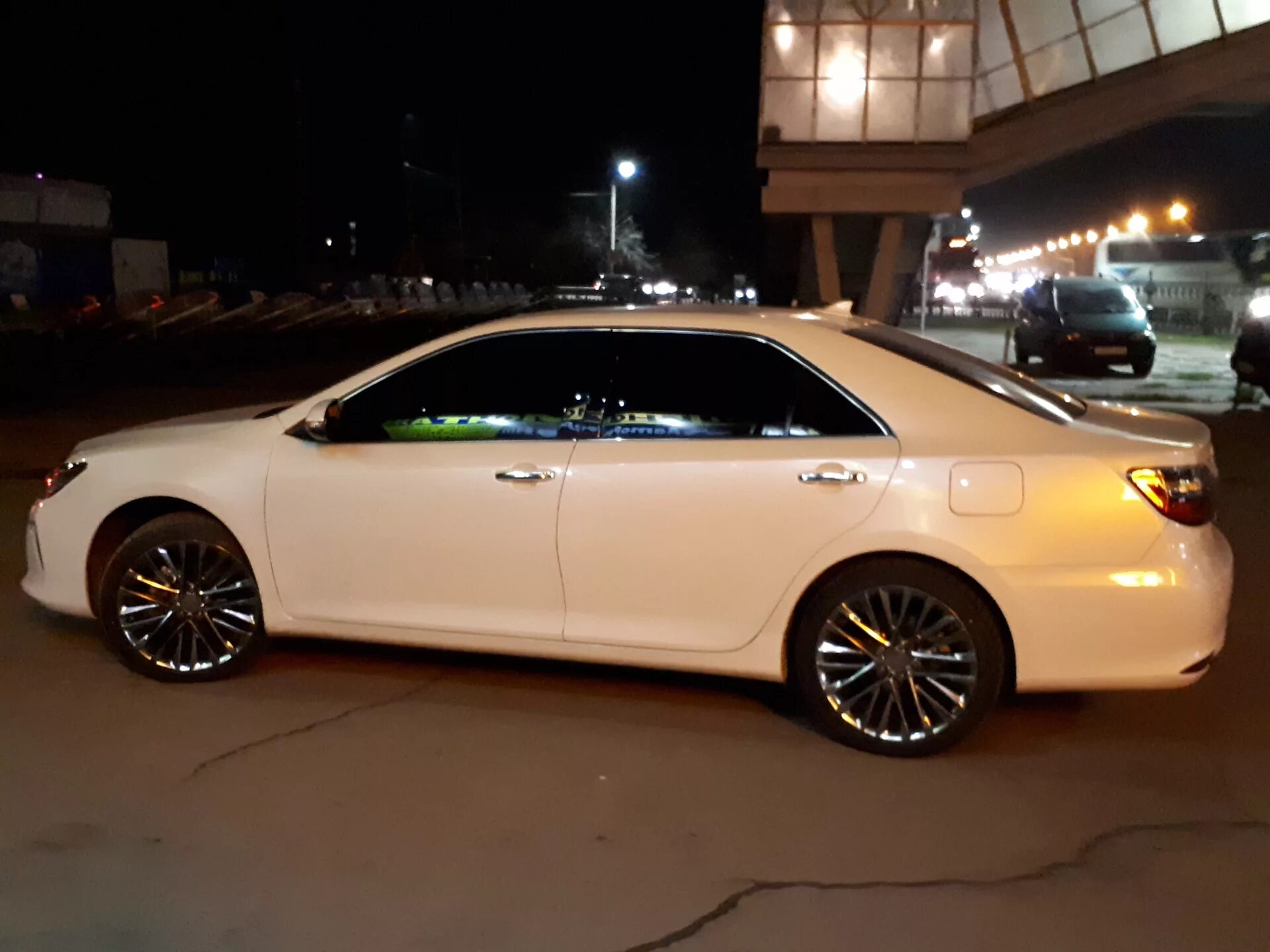 Toyota camry 50. Диски r19 камри. Диски r19 камри. Камри v50 r18 70. Колеса на камри 55 r18.