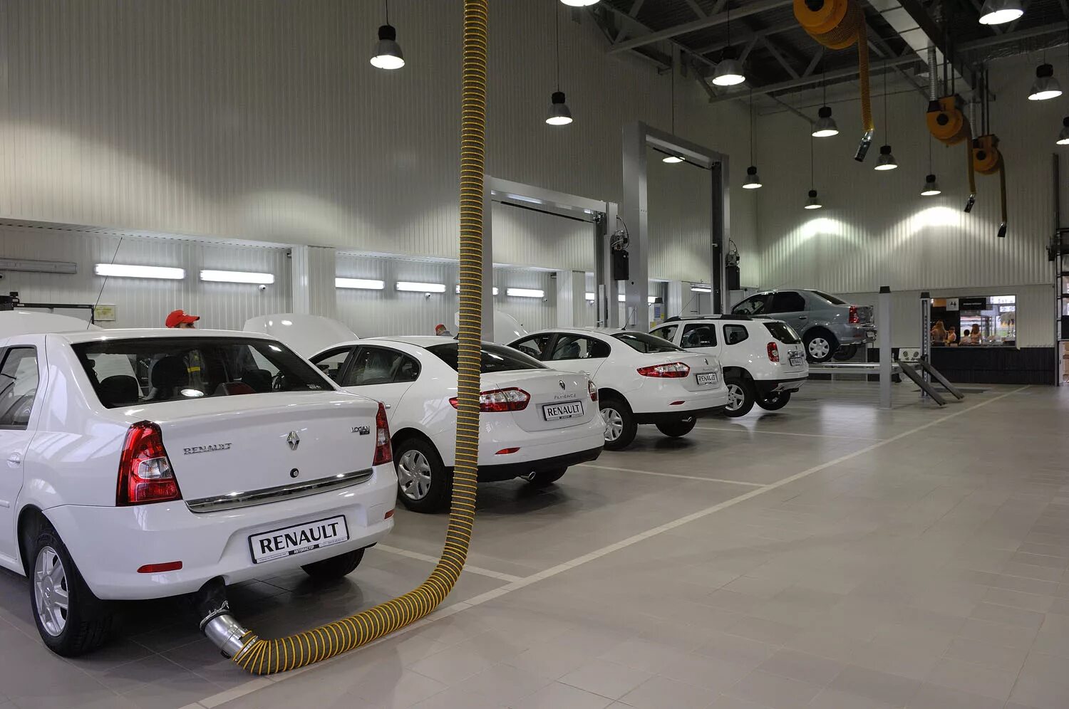 Великий новгород улица хутынская 91. Рено логан и рено сандеро 2013. Авто рено великий новгород. Авто рено великий новгород. Автосалон рено.