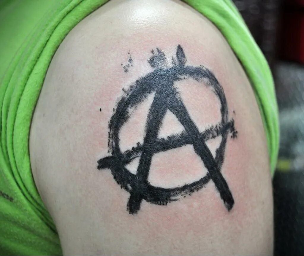Туту места. Анархия. Тату Анархия. Символ анархии тату. Татуировки для мужчин Анархия.