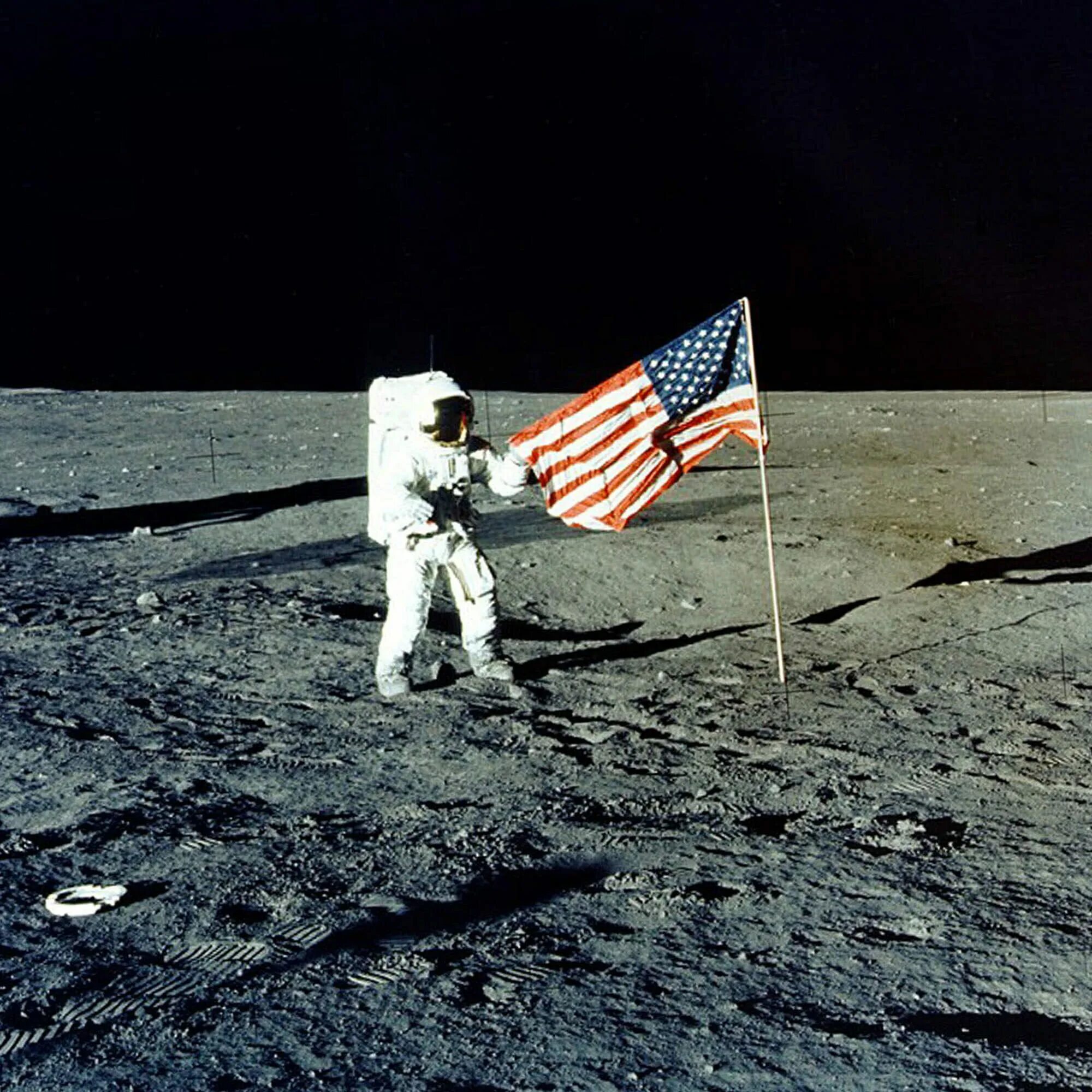 Армстронг первый на Луне. Armstrong on the moon