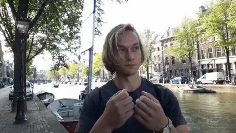 Ари говорит по русски