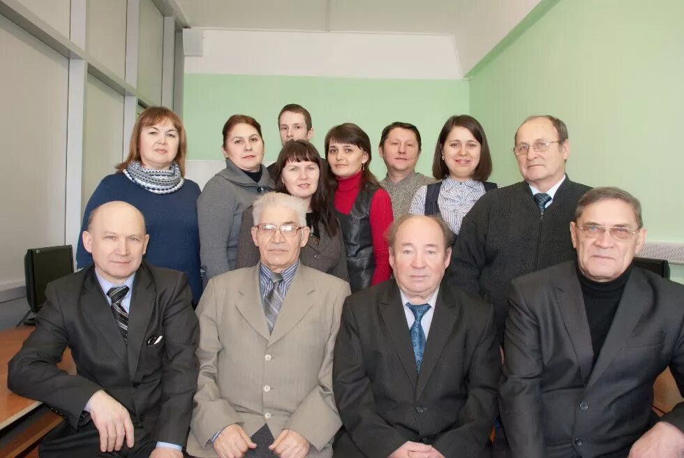 В университете работает кафедра математики кафедра физики. В университете работает кафедра математики кафедра физики