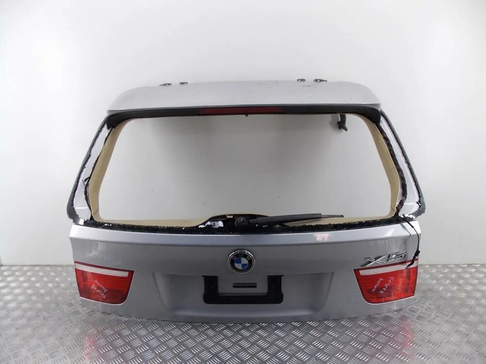 Заглушка камеры багажник бмв х5 е70. Крышка багажника х5 е53. Схема крышки багажника бмв х5 е53. Крышка багажника бмв х5 е70. Крышка багажника бмв х5 е70.