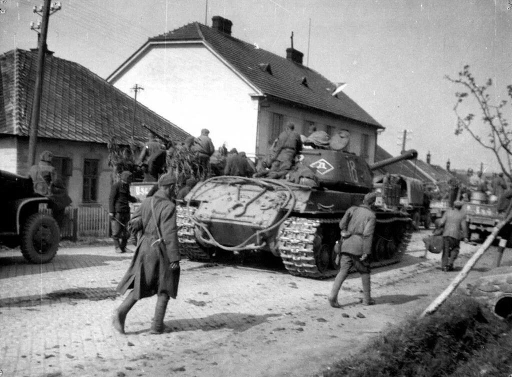 Чехословакия села. Освобождение чехословакии 1944. прага 1945. освобождение балкан 1944. чехословакия 1945.
