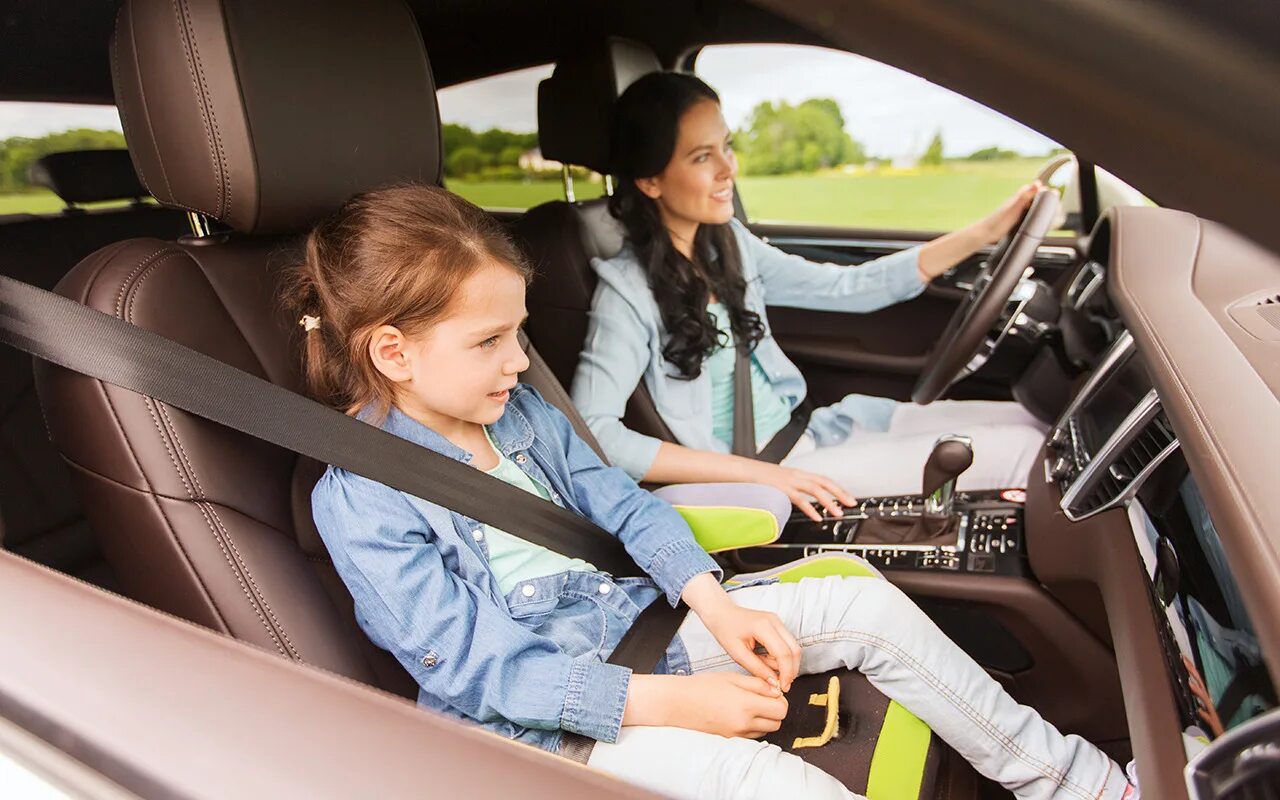 Можн. Пассажир автомобиля. Ребенок на переднем сиденье автомобиля. Ребенок в машине на переднем сидении. Дети до 12 лет на переднем сидении.