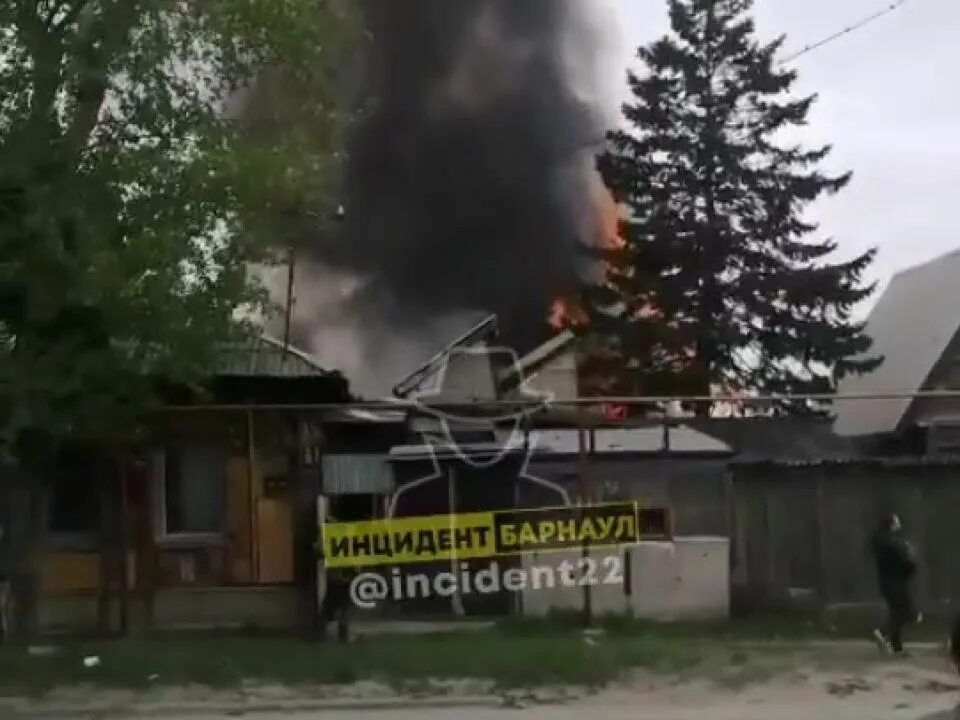 Пожар в барнауле сейчас на павловском тракте. Пожар г барнаул. Пожар в барнауле 7 декабря 2022. Пожар в барнауле 1917. Пожар в городе барнауле 21 января.