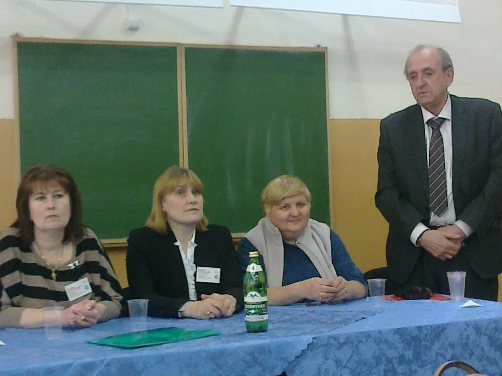 Строчковская школа городецкий район учителя. Городец школа 12. День космонавтики урок в начальной школе. Директор школы 12 городец. Городец школа 12.