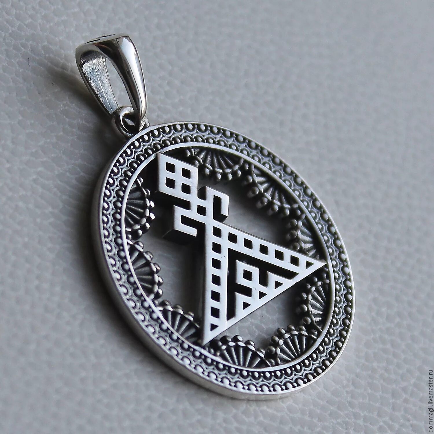 кулон славянский коловрат. славянские амулеты. орепей пояс. славянские обереги из серебра. коловрат амулет славянский оберег.