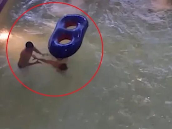 Худший аквапарк. Пункт назначения аквапарк фильм 2020. Пункт назначения фильм 2020. Человек паук в аквапарке. Аквапарк случаи.