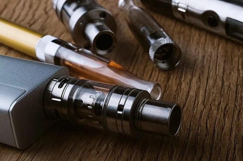 Электронные сигареты которые заправляются. Как утилизировать электронную сигарету. Строение одноразовой электронной сигареты. Переработка одноразовых электронных сигарет. Электронная сигарета с пипкой.