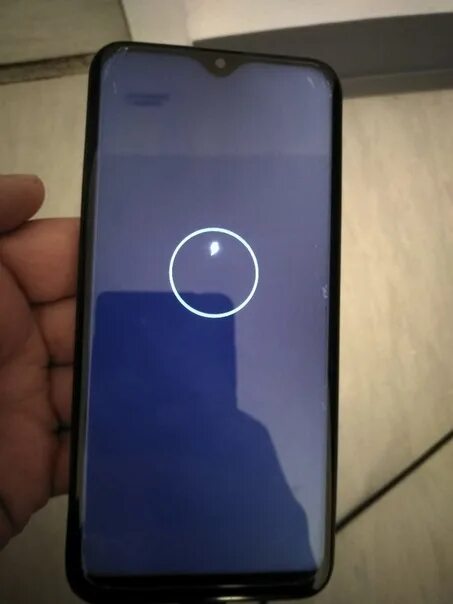 Как убрать с экрана телефона кружок. Белый кружок на телефоне. Перезагрузить самсунг а50. Кружок на экране как его убрать. Кнопка домой на экране айфона.