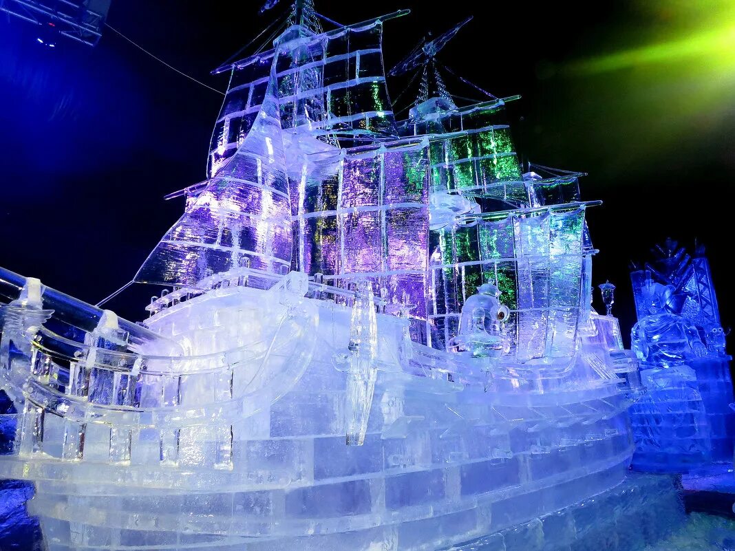 скульптуры из льда. ледяные фигуры фото. фигуры изо льда. ледяные фигуры фото. скульптуры изо льда.