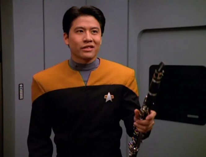 Гарри и ким. Harry kim. Harry kim. Звездный путь вояджер гарри ким. Звездный путь вояджер гарри ким мемы.