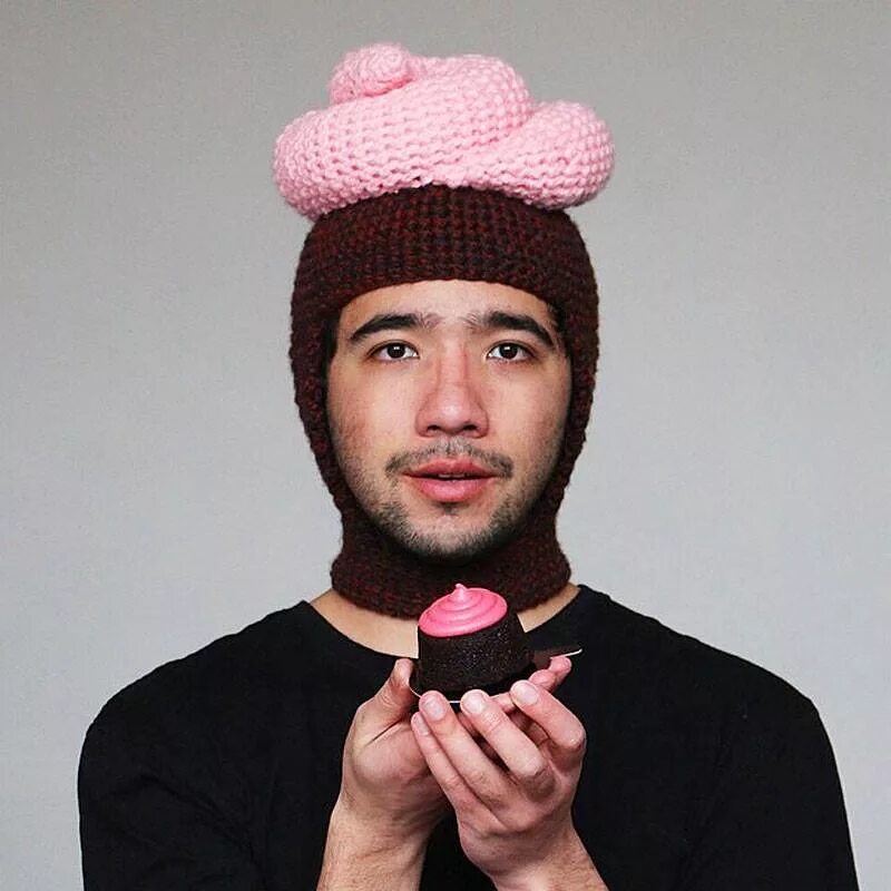 Прикольные шапки. Смешные шапочки. Вязаная балаклава шрек. Прикольные вязаные шапки. Фил фергюсон.