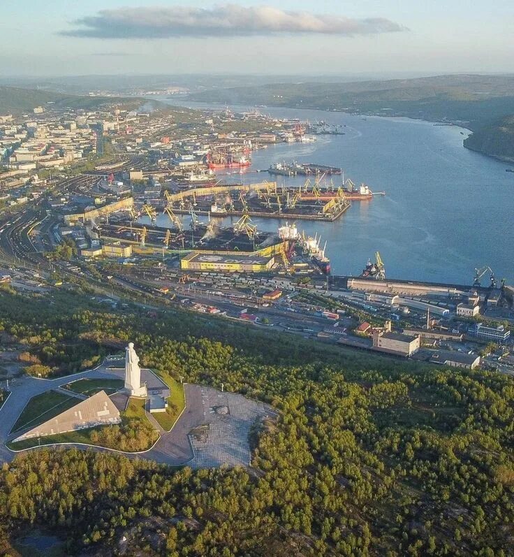 Мурманск ночью с высоты птичьего полета. Мурманск с высоты. Мурманск с высоты птичьего полета. Высота в мурманске. Мурманск центр города.