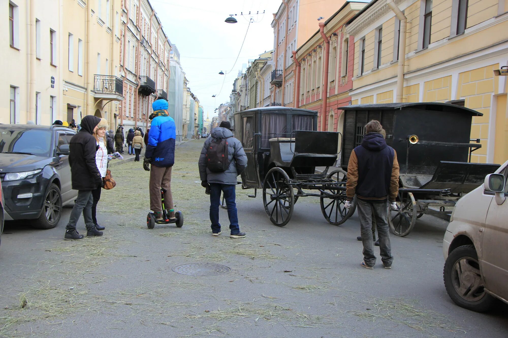 Боярский на улицах Питера. Дом Михаила Боярского в Санкт-Петербурге. Где живет боярский в петербурге