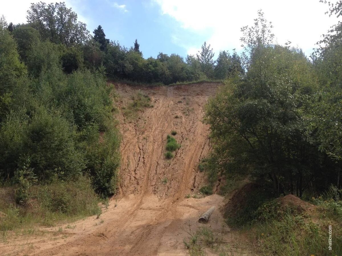 Овраг. Мозжинский овраг в звенигороде. Овражная эрозия. Овражик или овражек. Как правильно овражек.