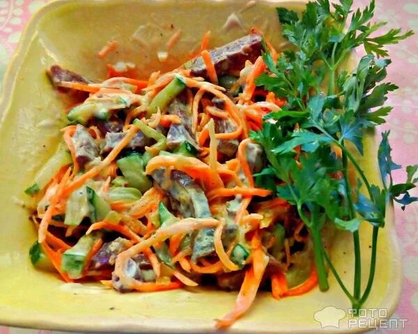 простые рецепты салатов картинками. салат с говяжьим легким. салат из говяжьего легкого рецепт. салат из говяжьих легких. легкий салат из легкого говяжьего.