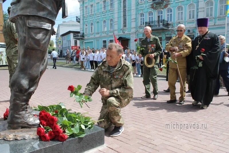 Памяти воинов погибших в локальных конфликтах. Памятник воинам интернационалистам Мичуринск. Памятник воинам афганцам в Мичуринске. Памятник пограничникам в Мичуринске.