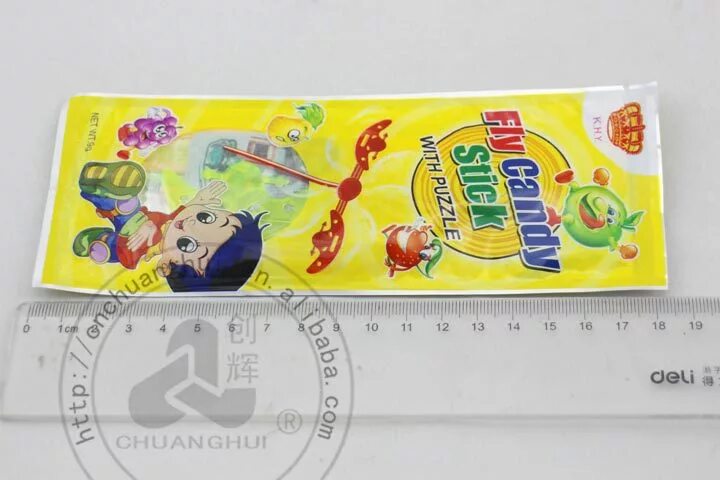 конфетка мухи. конфеты лапки царапки акконд. конфеты звездный дождь рот фронт. жвачка с тараканом прикол. желейные конфеты пчелка акконд.