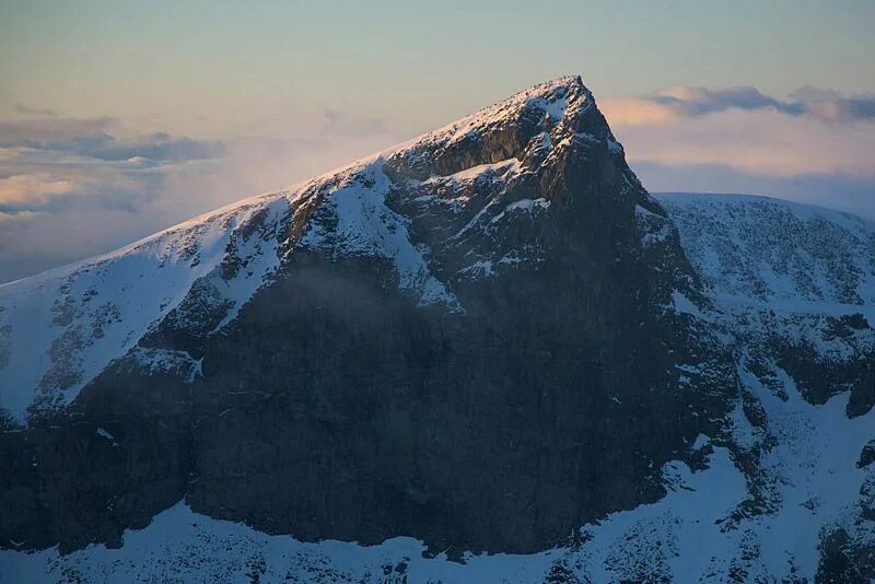 The highest mountain in europe. Пик Галлхепигген. Гора Галлхёпигген. Норвегия Галлхепигген. Скандинавские горы Галлхёпигген.