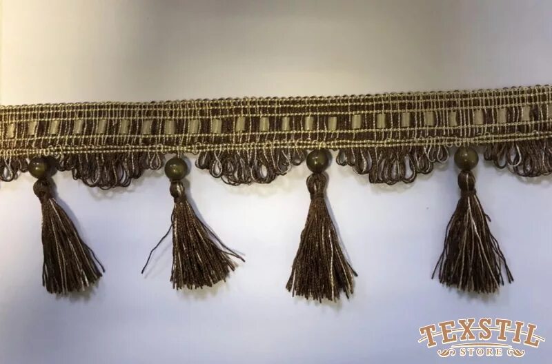 Бахрома с кисточками. Бахрома предложения. Тесьма висящими с одной стороны нитями. Подхваты с бахромой. Шторы бахрома длинная.