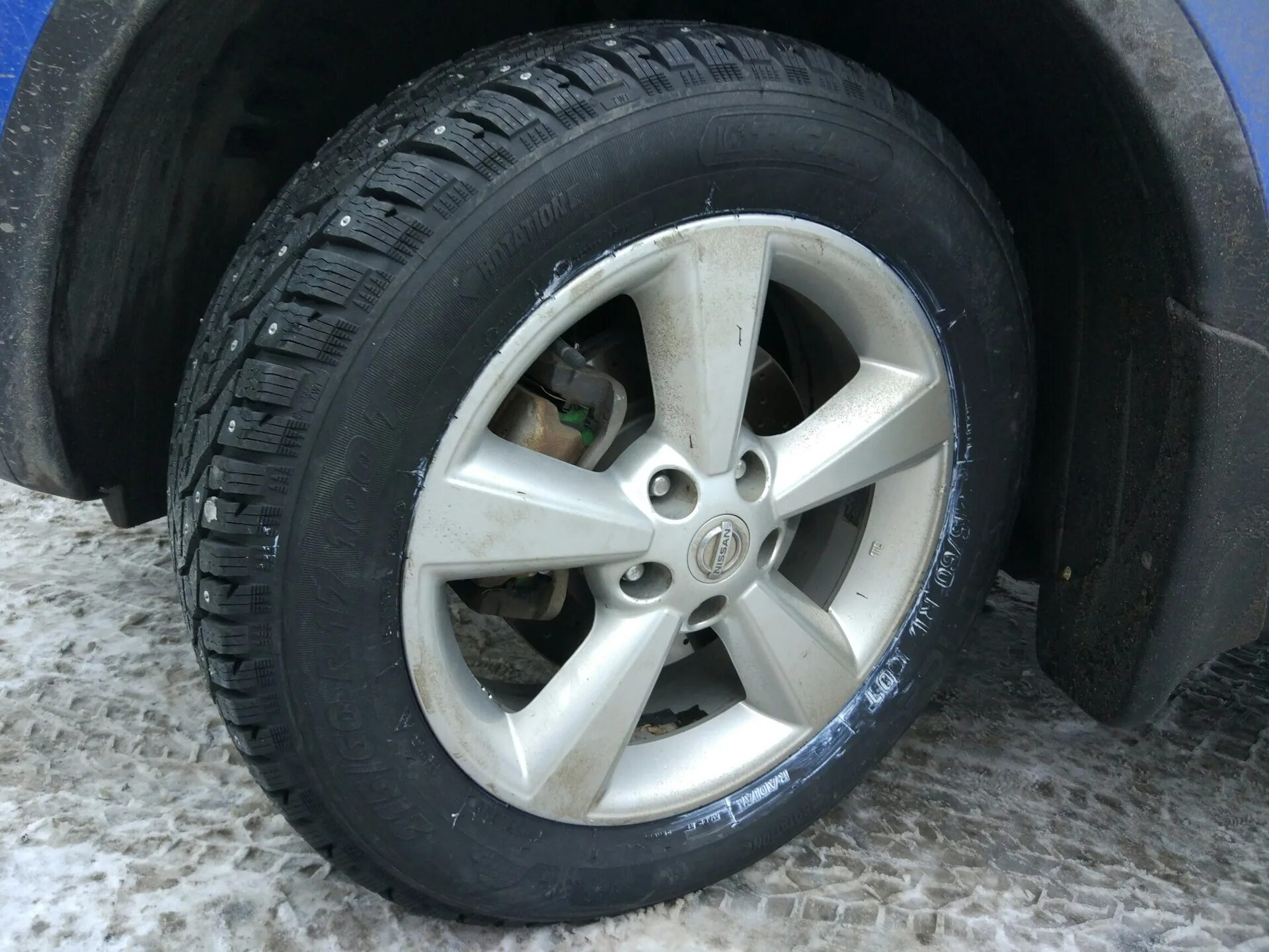 Nissan qashqai j11 на 225/65/17. Ниссан кашкай шины 215 55 18. Шины 225 на 45 радиус 17 ниссан кашкай фото. Ниссан кашкай j11 на дисках r16. Диски nissan r17 оригинал.